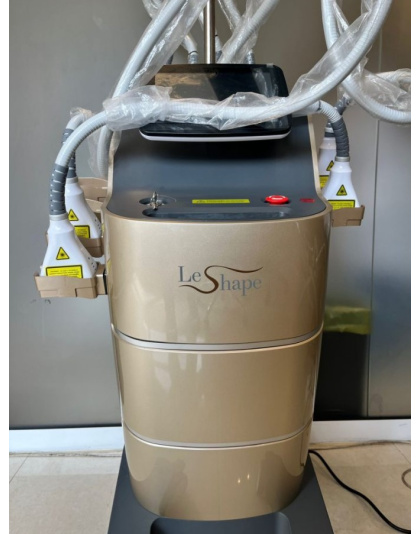 LeShape diode laser slimming treatment in progress on patient's abdomen